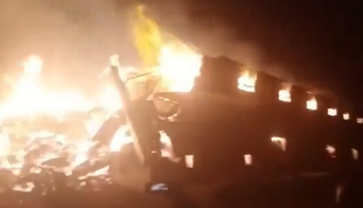Telangana Fire Video: Cotton Godown in Yadadri Bhuvanagiri District Engulfed in Flames, Firefighters Rushed to Scene