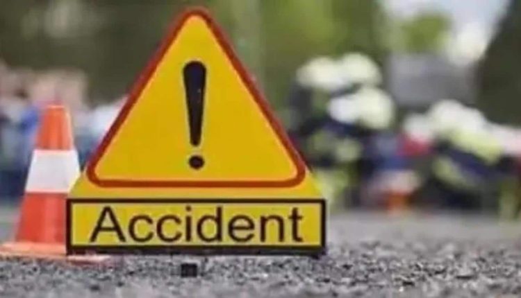 Bihar: 2 pilgrims killed, over 20 injured in tractor-truck collision on NH-19