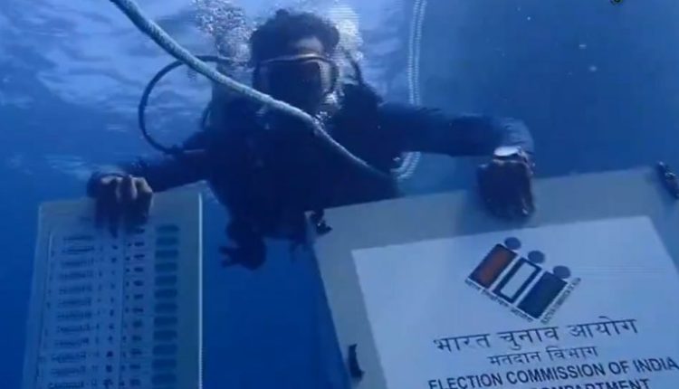 Lok Sabha Elections 2024: Chennai Scuba Divers Demonstrate Voting Process at Sea Depths in Unique Voter Awareness Initiative (Watch Video)