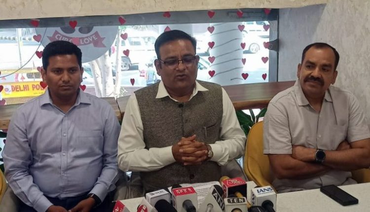 Raaj Kumar Anand Says 'AAP Doesn't Respect Dalit MLAs and Ministers, Dalits Felt Cheated', Resigns as Delhi's Social Welfare Minister (Watch Video)