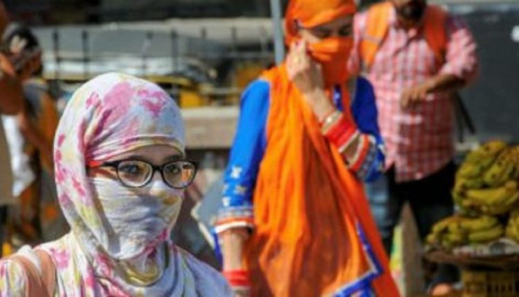 Delhi Weather Update: National Capital Sees Season’s Hottest Day at 43.7 Degrees Celsius; IMD Sounds Red Alert