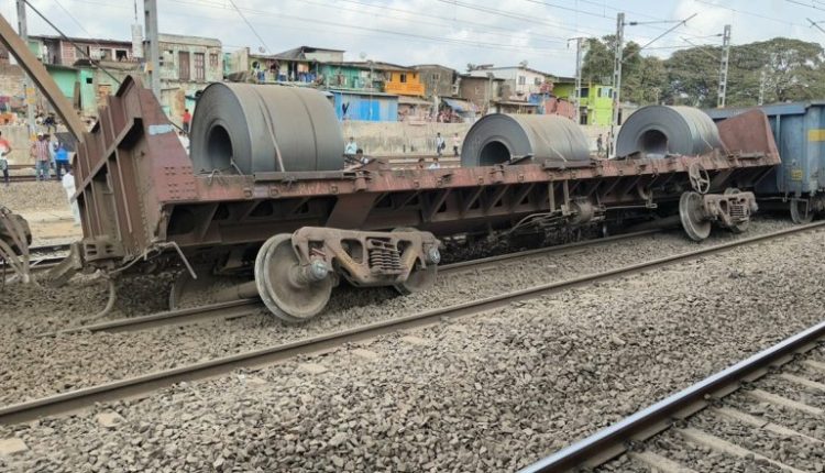 Palghar Train Derailment Videos: Six Wagons of Goods Train Derail at Palghar Yard; Mumbai Local Train Services, Express Trains Affected