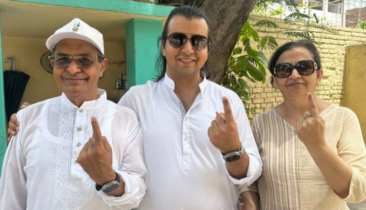 Ludhiana Lok Sabha Election 2024: Ola Founder and CEO Bhavish Aggarwal Casts His Vote in Punjab With Parents