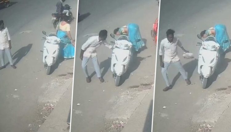 Robbery Caught on Camera in Pune: Thief Steals Gold Jewellery Worth Nearly INR 5 Lakh From Elderly Couple Who Stopped for Vada Pav Break on Roadside in Maharashtra (Watch Video)