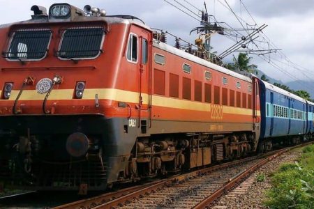 Chennai College Students Perform Dangerous Train Stunts in Viral ‘Route Thala’ Video, Probe Underway