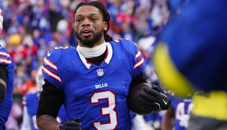 Damar Hamlin returns to Bills with one-year extension
