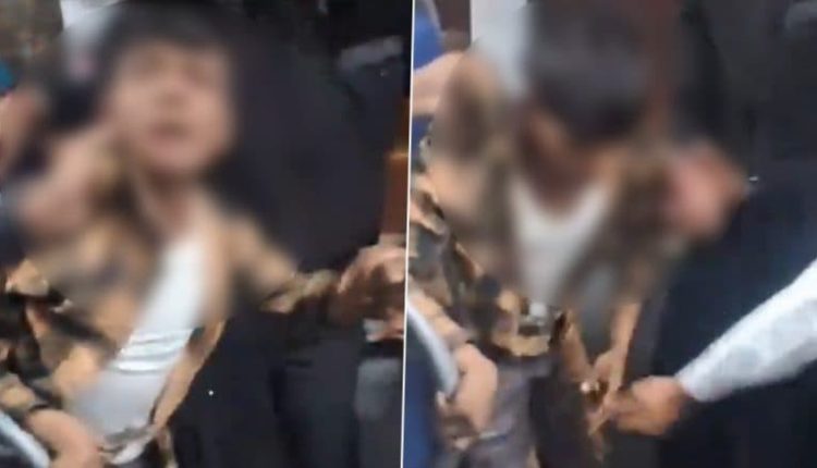 Delhi: Man Caught Stealing Wallet Gets Dragged, Slapped and Kicked by Passengers on DTC Bus; Video Goes Viral