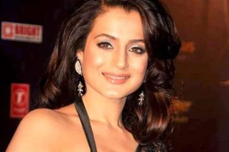 Ameesha Patel Reacts To Huge Age Gap Between Salman Khan And Rashmika Mandanna | People News