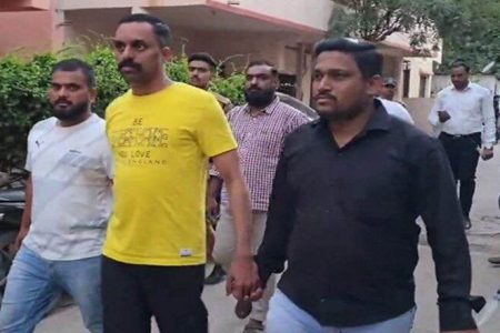 Maharashtra: Pune Police Parade Gangster Tipu Pathan in Pune, Video Goes Viral