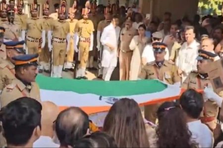 Manoj Kumar Funeral: Veteran Actor Receives Full State Honours, As Wife Breaks Down Inconsolably (Watch Video)