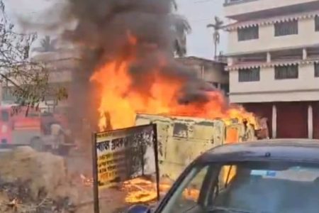 Murshidabad Violence: Police Vehicles Torched, Stones Hurled During Protest Over Waqf Amendment Act (Watch Videos)