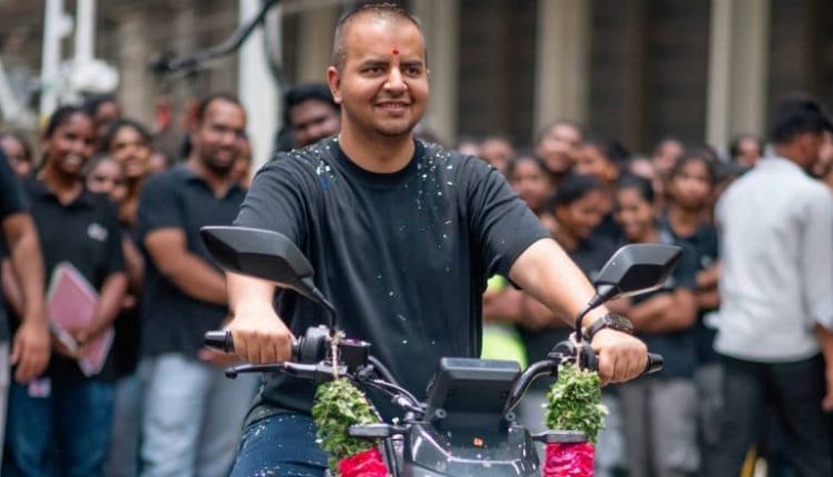 Ola Roadster X Rollout Begins: Bhavish Aggarwal’s EV Company Celebrates As It Rolls Out First Electric Bike From Future Factory in Tamil Nadu, Know India Delivery Date