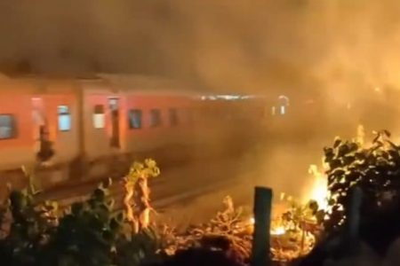 Thane Fire: Blaze Erupts Near Railway Tracks at Mumbra Railway Station, Video Shows Raging Flames As Train Passes