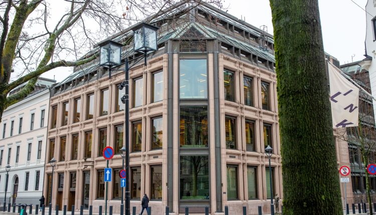 World’s largest sovereign wealth fund reports $40 billion loss in first quarter on tech downturn