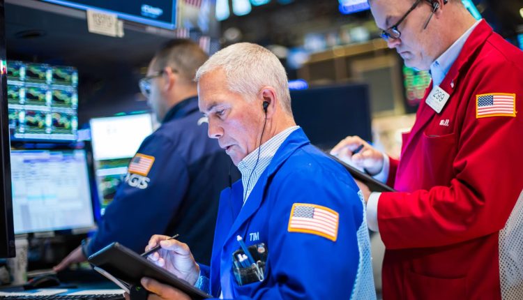 DuPont hits quarterly numbers, gathers momentum heading into its November breakup