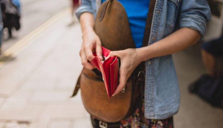 Japan household spending slides 0.1% in FY2024