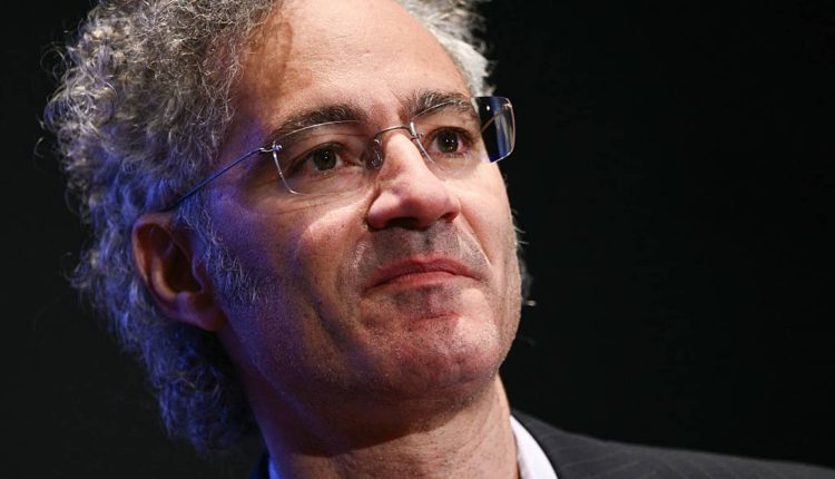 Palantir falls 12% as analysts raise international growth concerns