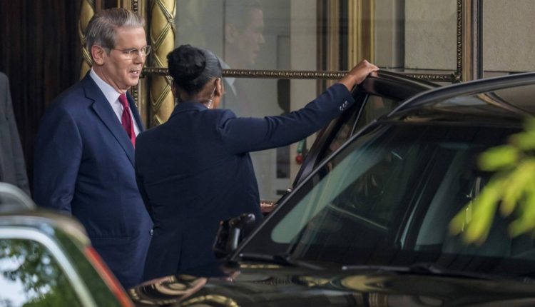 U.S. and China begin talks in bid to 'de-escalate' trade war