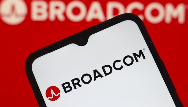 Broadcom is a buy for new investors, Apple less 'treacherous'