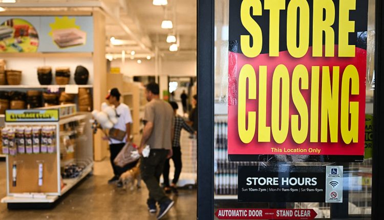 Fed 'Beige Book' economic report cites declining growth, rising prices and slow hiring