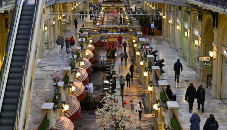 Russia cuts sky-high interest rates for the first time since 2022