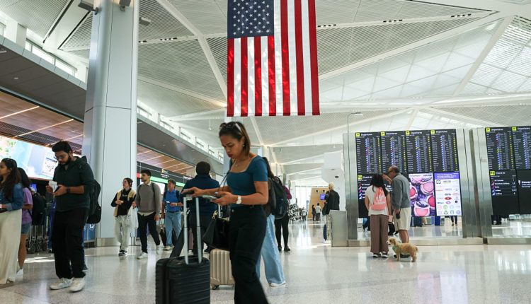 Airlines face investors after strong— but cheaper — July 4 holiday