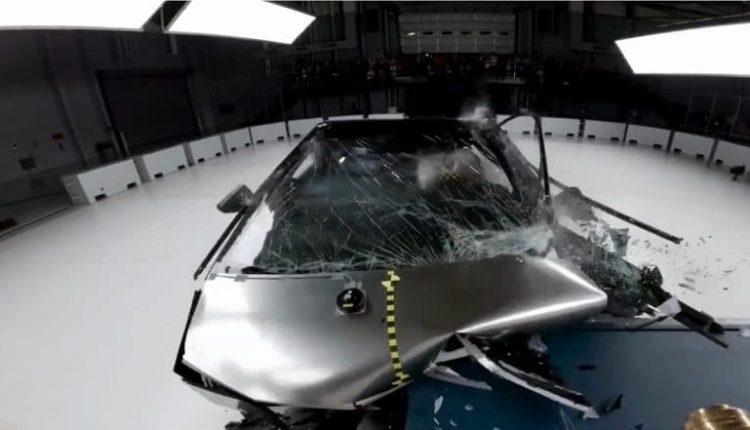 Tesla Cybertruck Crash Test: Tesla’s EV Truck Receives 5-Star Rating From NHTSA With Lowest Overall Probability of Injury and Rollover Risks (Watch IIHS Footage Here)