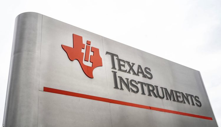 Texas Instruments (TXN) stock falls on weak forecast