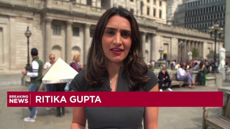 Bank of England narrowly votes to cut interest rates to 4%