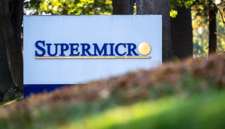 Super Micro stock sinks 20% after earnings, outlook disappoint