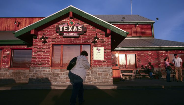 Texas Roadhouse's mixed results capture the conundrum this stock has become