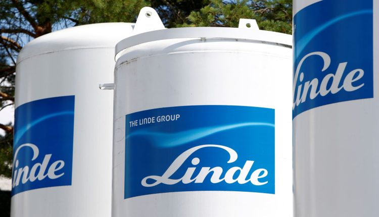 We own Linde to deliver in tough times. It didn't disappoint this quarter
