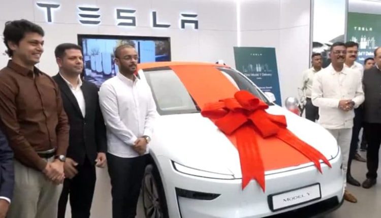 Tesla India Delivers First Model Y to Maharashtra Transport Minister Pratap Sarnaik From Mumbai Experience Centre (Watch Video)