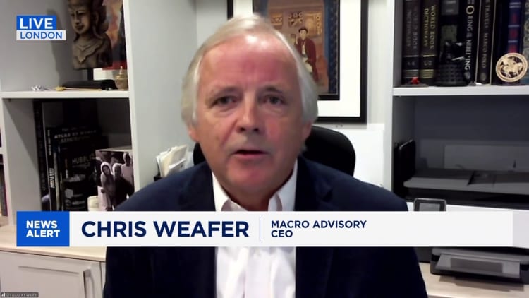 Why isn't Trump tightening the screws on Russia?