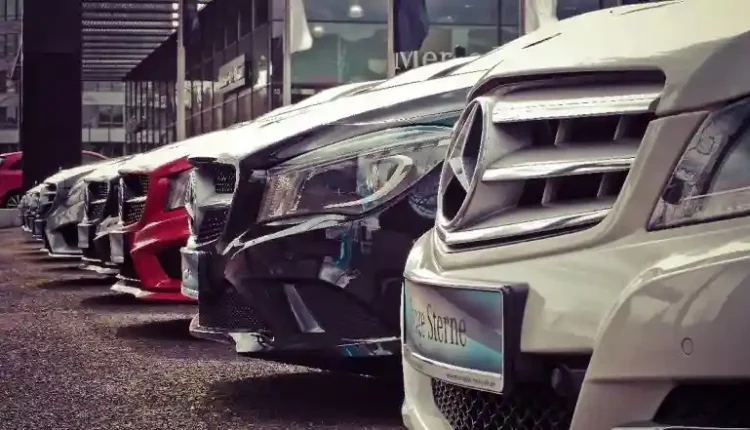 Auto Sales Surge in Festive Season: Passenger Vehicles, 2-Wheelers See 15–35% Growth During Navratri, Festive Cheer To Continue Through Dhanteras and Diwali