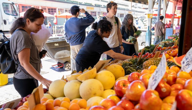 There's a shocking disparity between how high income and low income earners feel about the economy