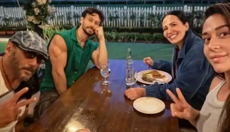 Tiger Shroff Enjoys Quality Time with Family, Posts Happy Dinner Outing Photo with Jackie Shroff, Ayesha Shroff and Krishna Shroff (View Pic)