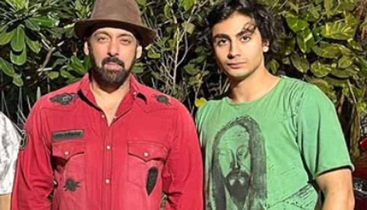 Rare & Unseen: Arhaan Khan Drops Major Throwback Photo Of A Young Salman Khan With Father Salim Khan | People News