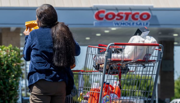 Costco's quarter isn't enough to knock out the bears — here's what could