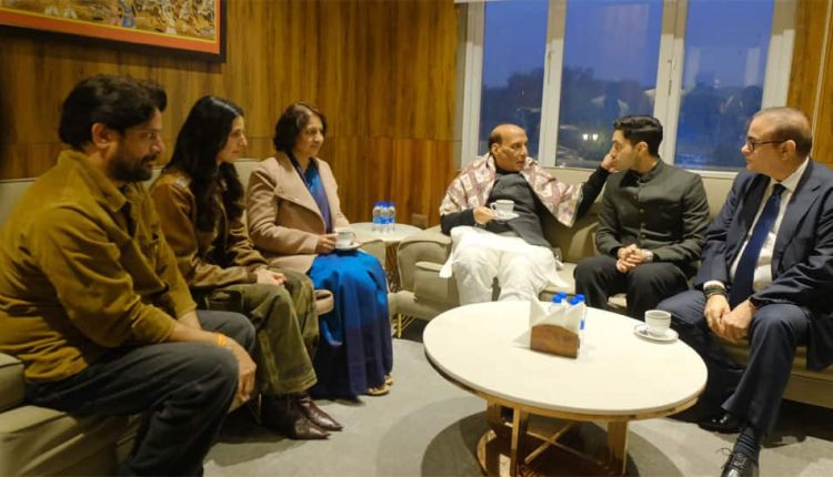 Defence Minister Rajnath Singh Felicitates Second Lieutenant Arun Khetarpal's Family During 'Ikkis' Special Screening | People News